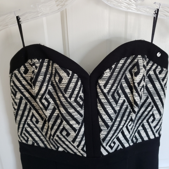 New with tags! Guess Black and White Pattern Dress - Picture 6 of 9